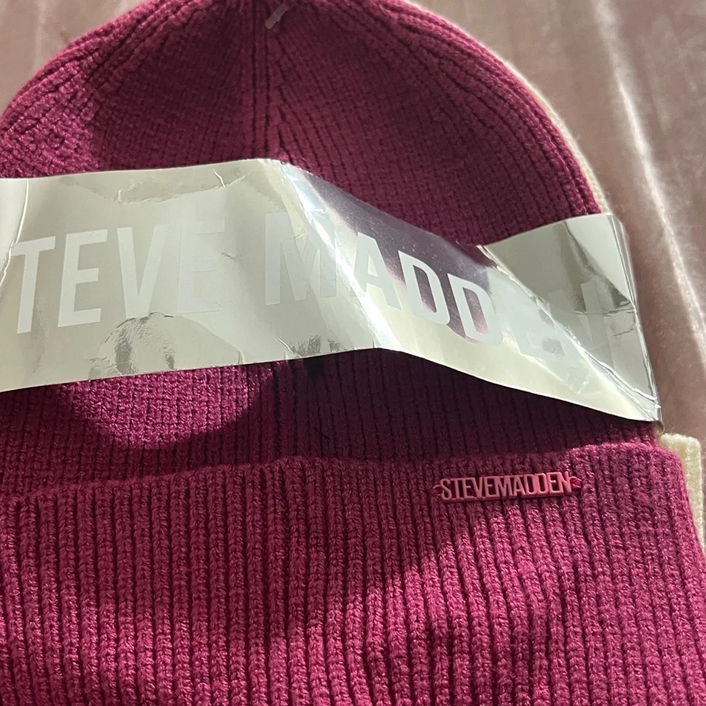 Steve Madden Winter Beanie Hat color Fuxcia and Beige (2 pieces) new